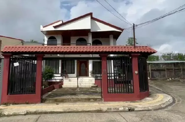 Se Vende Hermosa Casa de Dos Niveles en El Coyol, Alajuela