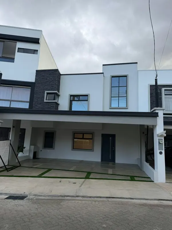Estrene Moderna Casa En Tres Ríos