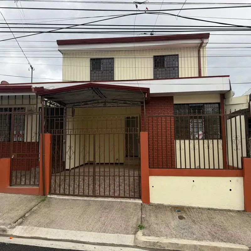 Casa de 5 habitaciones en Paso Ancho – Amplia y céntrica 75 millones
